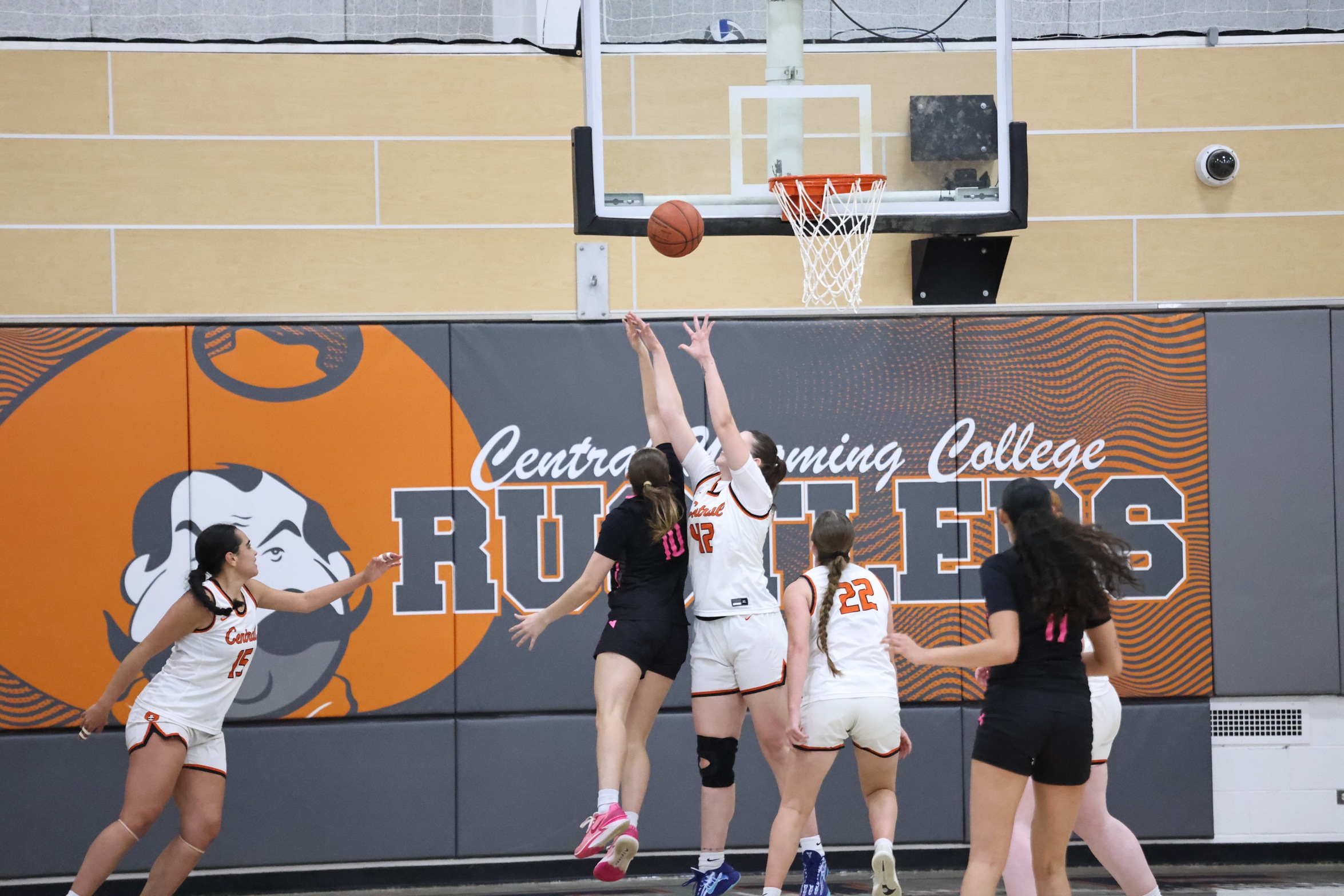CWC Women's Basketball Face Mixed Results in Recent Clashes on the Road